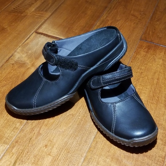 Clark's Ladies Black Slip On Mules Size 6M NWOT - Picture 1 of 6